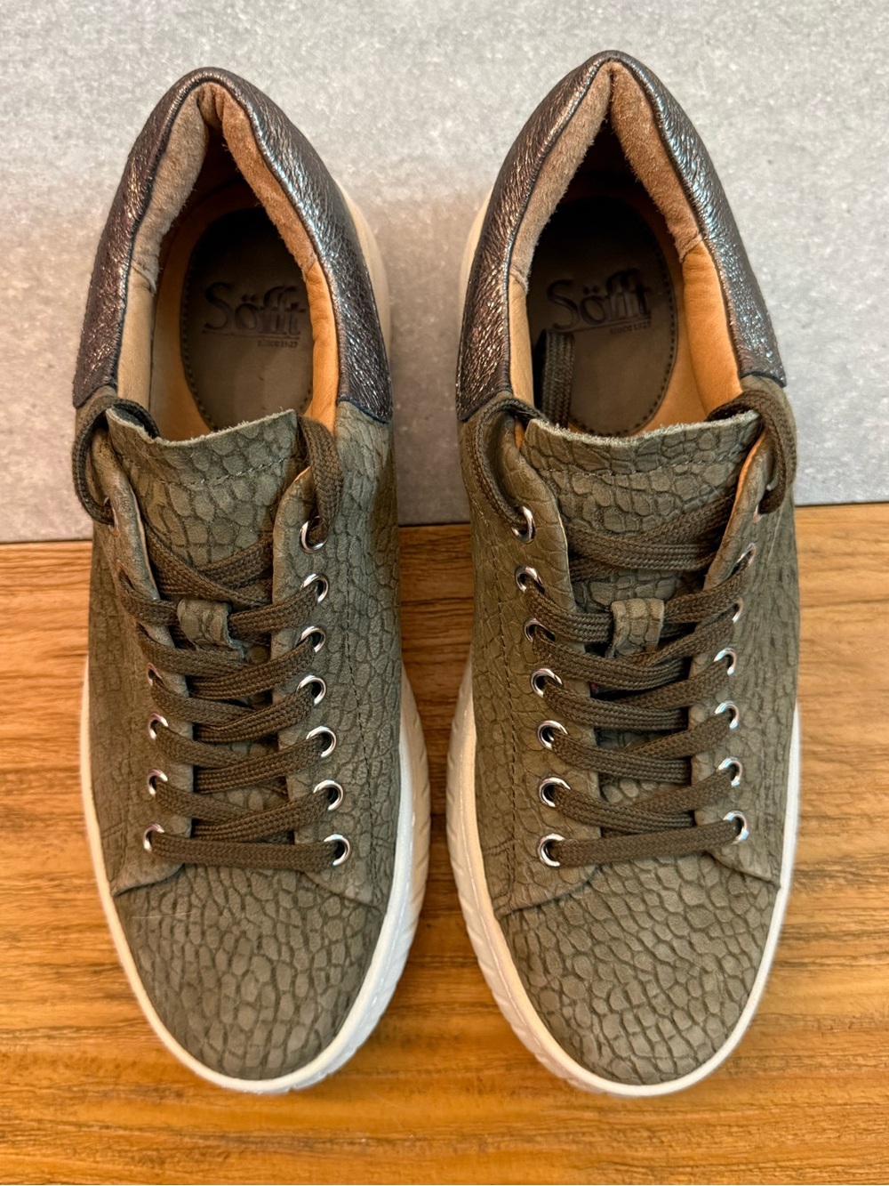 Söfft Olive Snake Embossed Platform Sneakers Women’s Size 9.5 - Picture 2 of 11